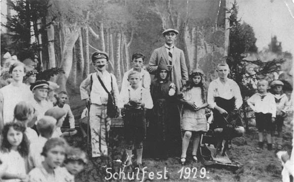 Schulfest 1929 mit Auffhrung eines Theaterstcks
