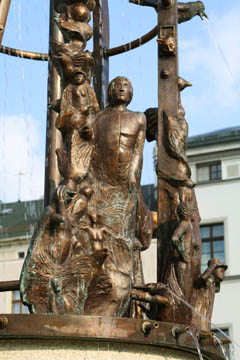 Brunnen Marktplatz Oelsnitz/V., Bronze/Granit, 25 Wasserdsen, 2008
