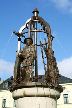 Brunnen Marktplatz Oelsnitz/V., Bronze/Granit, 25 Wasserdsen, 2008
