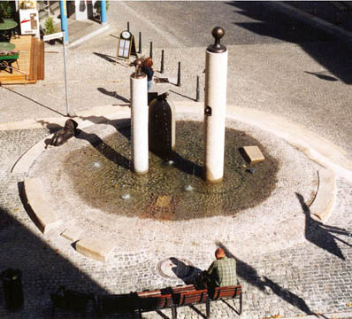 Klostermarktbrunnen Plauen, 7 Bronzefiguren, Granit, Pflastersteine, 2003
