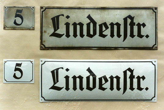 Restauriertes Straenschild, Plauen, 2005
