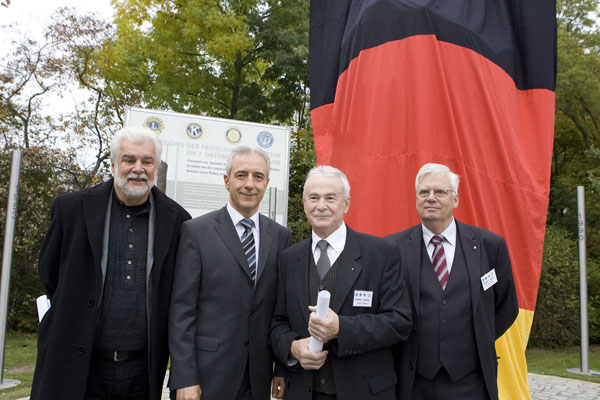 Einweihung am 7. Oktober 2010: Peter Luban, Ministerprsident Stanislav Tillich, Wolfgang Sachs, Anselm Brtting (v.l.)
