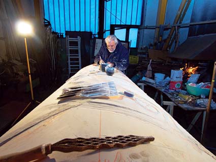 Arbeiten am Modell in der Rößnitzer Schmiede/Landgut Neundorf (Foto: Katrin Lenk)

