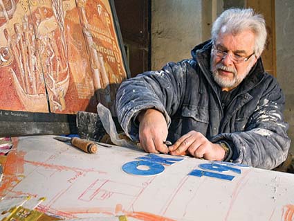 Arbeiten am Modell in der Rößnitzer Schmiede/Landgut Neundorf (Foto: Katrin Lenk)
